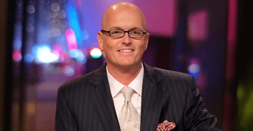 Scott Van Pelt’s Height: How Does His Tall Stature Contribute to His Iconic On-Screen Presence and Career Success? Awards and More